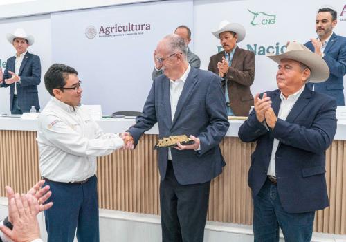 Senasica recibió un reconocimiento por la labor que ha realizado el personal para prevenir y controlar la dispersión de GBG en el territorio nacional, durante más de 15 meses.