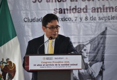 El director en jefe del Senasica, Javier Calderón Elizalde, señaló que celebrar los primeros 50 años de la Pronabive es celebrar la salud animal, la soberanía alimentaria y la bioseguridad del campo mexicano.